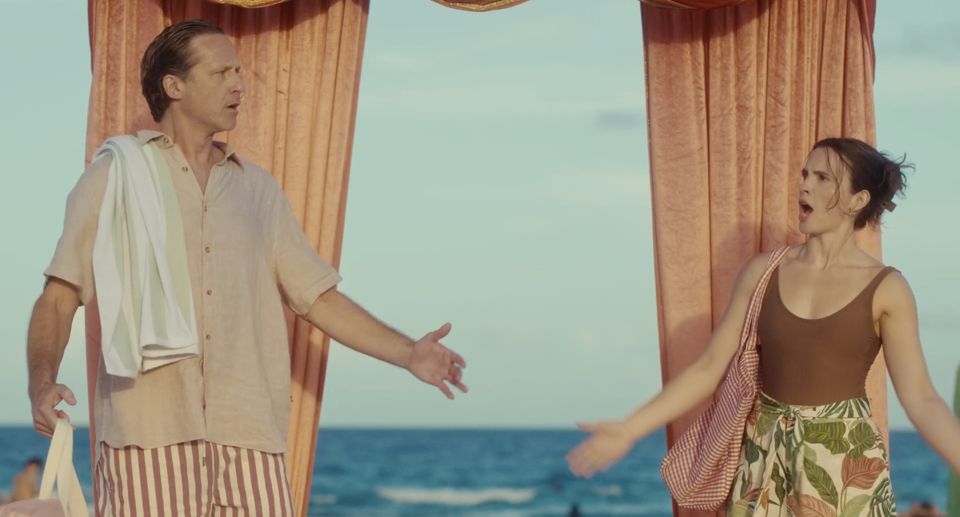 Caleb Scott and Kaelyn Gonzalez as the beach-chair couple